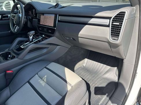 Certified 2022 Porsche Cayenne Platinum Edition AWD/4WD image 18