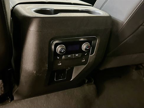 Used 2024 Chevrolet Suburban Premier image 28