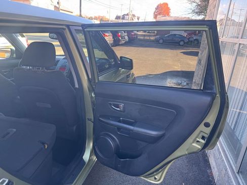 Used 2011 Kia Soul + w/ Audio Pkg image 21