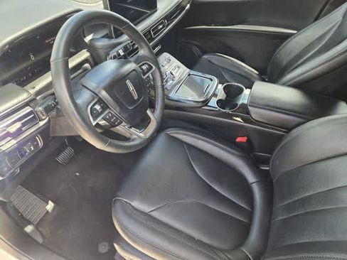 Used 2021 Lincoln Nautilus FWD image 2
