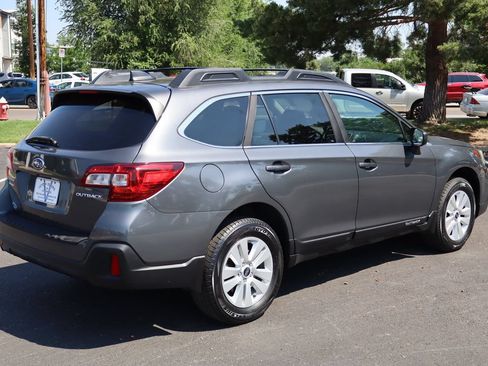 Used 2018 Subaru Outback 2.5i Premium AWD/4WD image 4