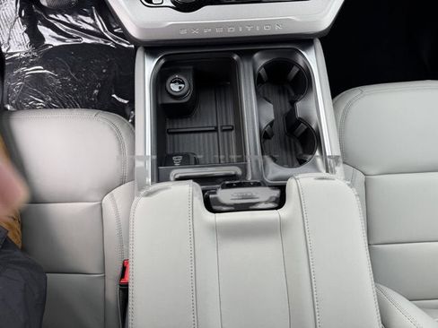 New 2026 Ford Expedition Active image 15