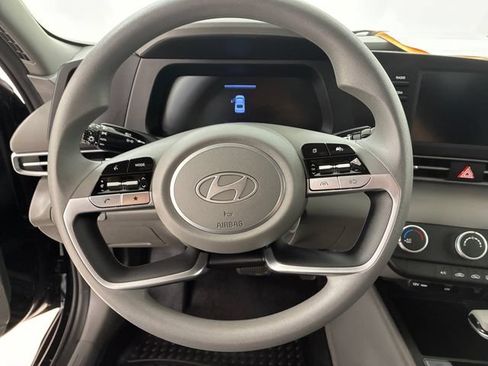 Used 2024 Hyundai Elantra SE FWD image 22