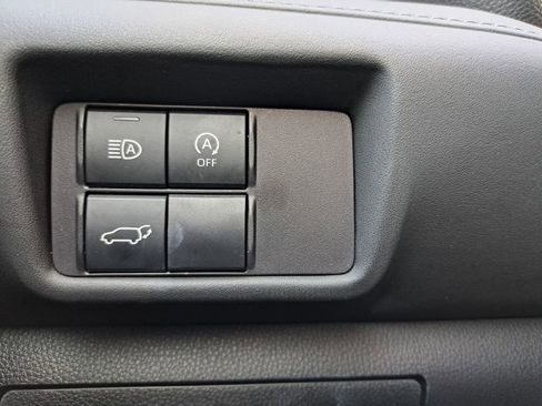 Used 2023 Toyota Highlander L image 15