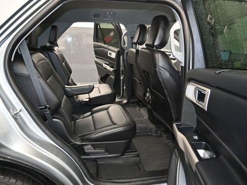 Certified 2022 Ford Explorer Limited w/ Limited Technology Package image 26