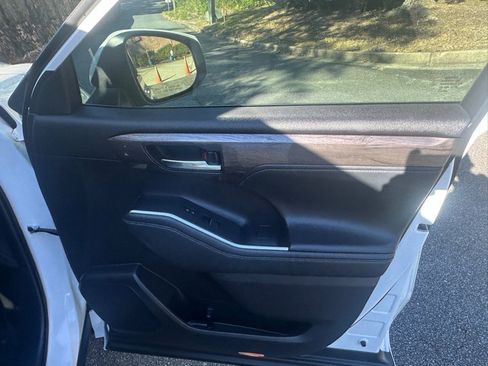 Used 2022 Toyota Highlander Platinum image 40