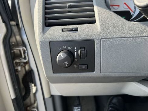 Used 2009 Dodge Grand Caravan SXT image 24