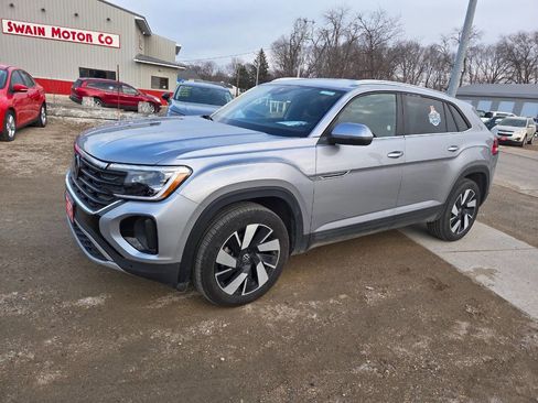 Used 2025 Volkswagen Atlas Cross Sport SE image 18