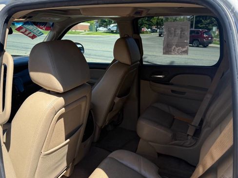 Used 2009 Chevrolet Suburban LTZ AWD/4WD image 12