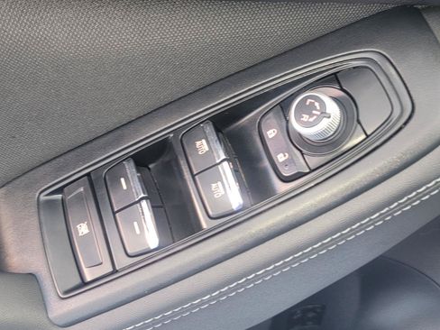Used 2020 Subaru Forester Premium AWD/4WD image 32