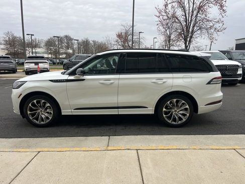 Used 2025 Lincoln Aviator AWD w/ Jet Appearance Package image 4