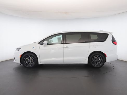 Used 2022 Chrysler Pacifica Touring-L w/ S Appearance Package image 19