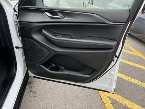 Certified 2023 Jeep Grand Cherokee L Laredo image 24