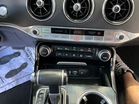 Used 2018 Kia Stinger Premium RWD image 17