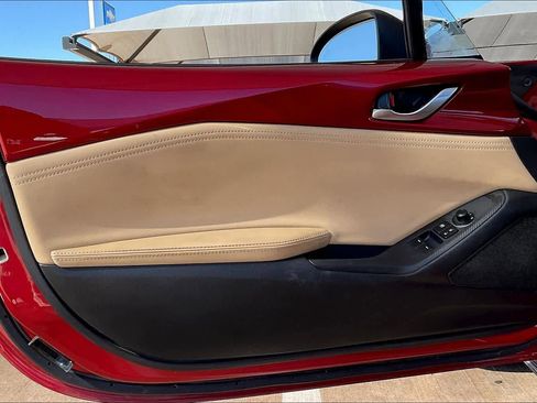Used 2019 MAZDA MX-5 Miata RF Grand Touring image 19