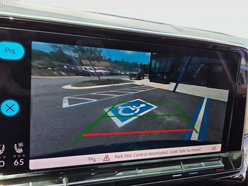 Used 2024 Volkswagen Atlas SE w/ Panoramic Sunroof Package FWD image 26