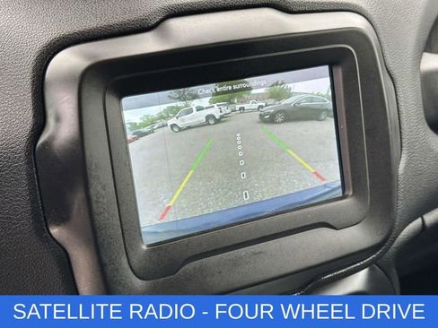 Used 2020 Jeep Renegade Latitude w/ Popular Equipment Group AWD/4WD image 4