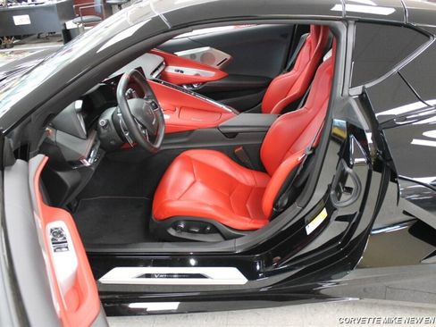 Used 2020 Chevrolet Corvette Stingray Preferred Cpe w/ 2LT Preferred Equipment Group RWD image 28