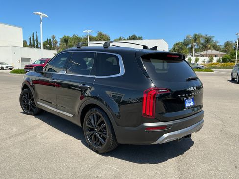 Used 2022 Kia Telluride SX w/ Towing Package FWD image 3