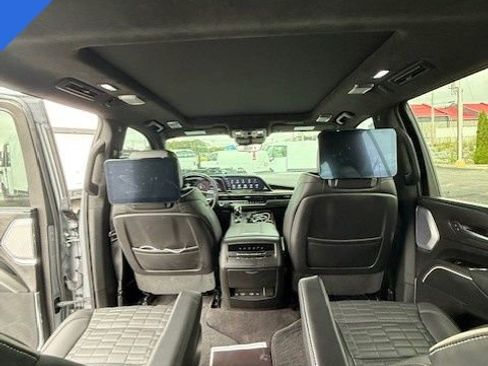 Used 2023 Cadillac Escalade Sport Platinum w/ LPO, ONYX Package image 32