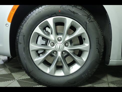 New 2026 Chrysler Pacifica Select image 12