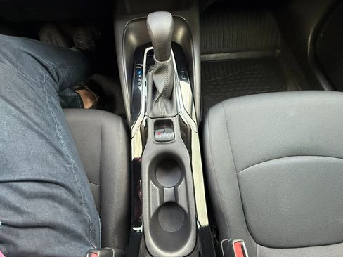 Used 2021 Toyota Corolla LE image 22