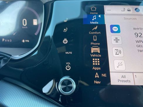 Used 2025 Jeep Wagoneer S Launch Edition w/ Trailer Tow Group image 13