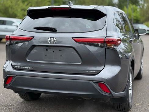 Used 2023 Toyota Highlander LE AWD/4WD image 5