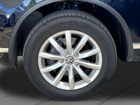 Used 2016 Volkswagen Touareg Sport AWD/4WD image 12
