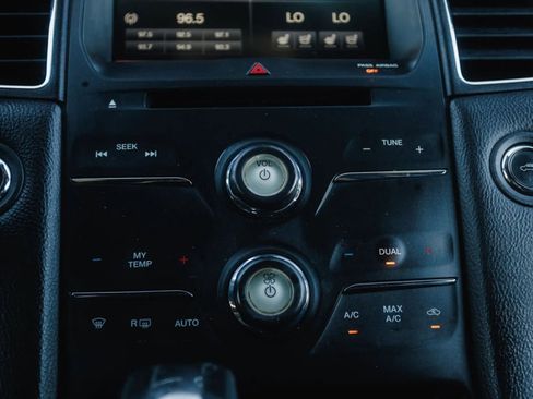 Used 2015 Ford Taurus SHO image 22