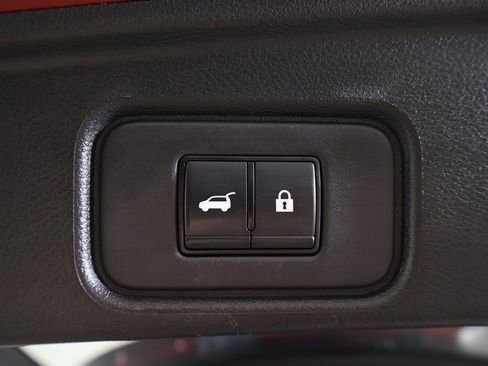 Used 2023 Nissan Pathfinder SL w/ Lighting Package (N92) image 23