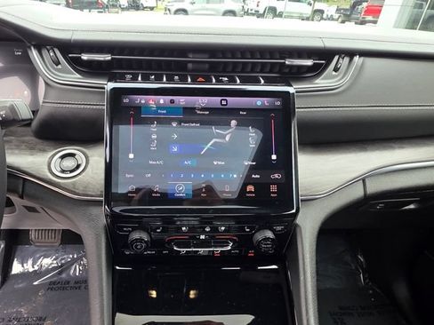 Used 2023 Jeep Grand Cherokee Overland w/ Luxury Tech Group IV AWD/4WD image 30