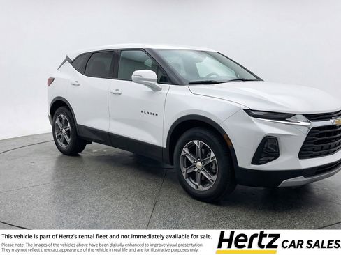 Used 2025 Chevrolet Blazer LT image 1