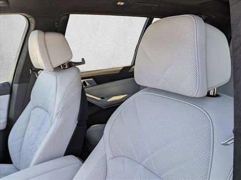 Used 2024 BMW X7 xDrive40i w/ Premium Package AWD/4WD image 14