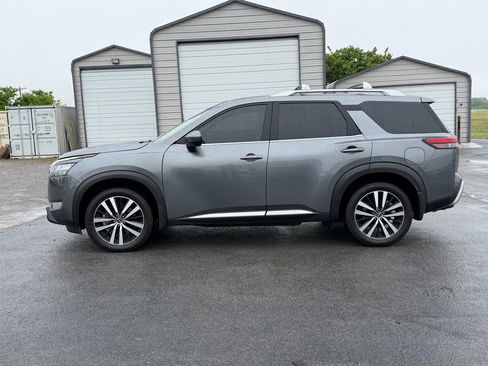 Used 2025 Nissan Pathfinder Platinum w/ Cargo Package FWD image 8