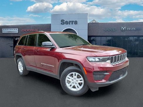 Used 2025 Jeep Grand Cherokee Laredo w/ Luxury Tech Group I AWD/4WD image 1