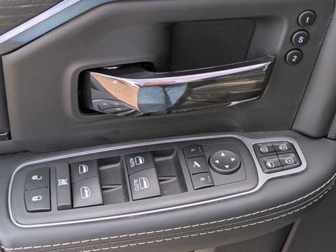 New 2024 RAM 2500 Limited image 12