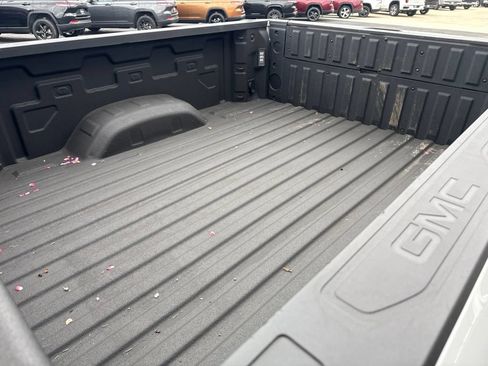 Used 2025 GMC Sierra 2500 AT4 AWD/4WD image 9
