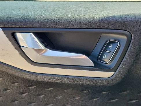 Used 2020 Ford Escape SE FWD image 17