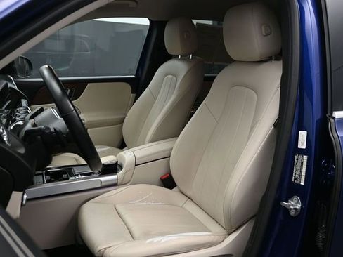 Used 2020 Mercedes-Benz GLB 250 w/ Premium Package image 10