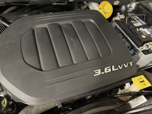 Used 2016 Dodge Grand Caravan SXT FWD image 25