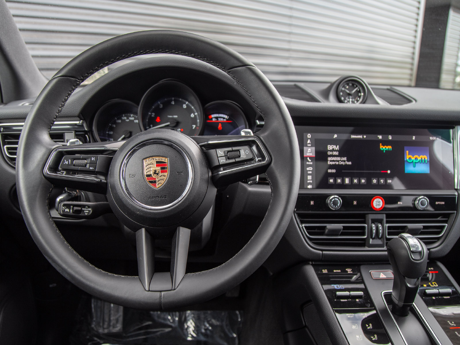 Certified 2026 Porsche Macan AWD/4WD image 16