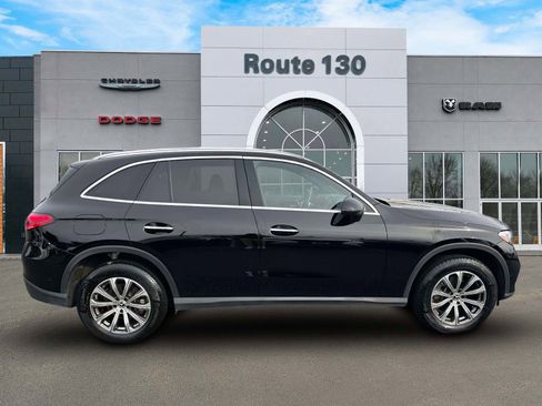 Used 2024 Mercedes-Benz GLC 300 4MATIC image 3