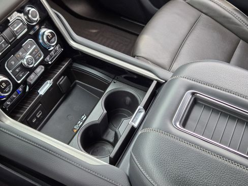 Used 2022 GMC Yukon XL Denali w/ Denali Premium Package image 21