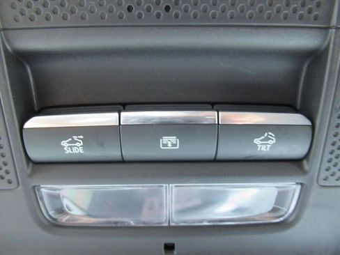 Certified 2025 Buick Enclave Avenir FWD image 29