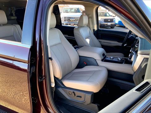 Used 2024 Ford Expedition Max XLT image 8