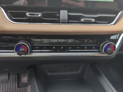 New 2026 Chevrolet Equinox ACTIV w/ LPO, Floor Liner Package image 18