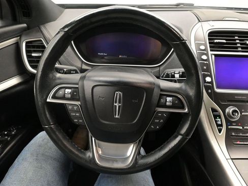 Used 2019 Lincoln Nautilus Premier image 13