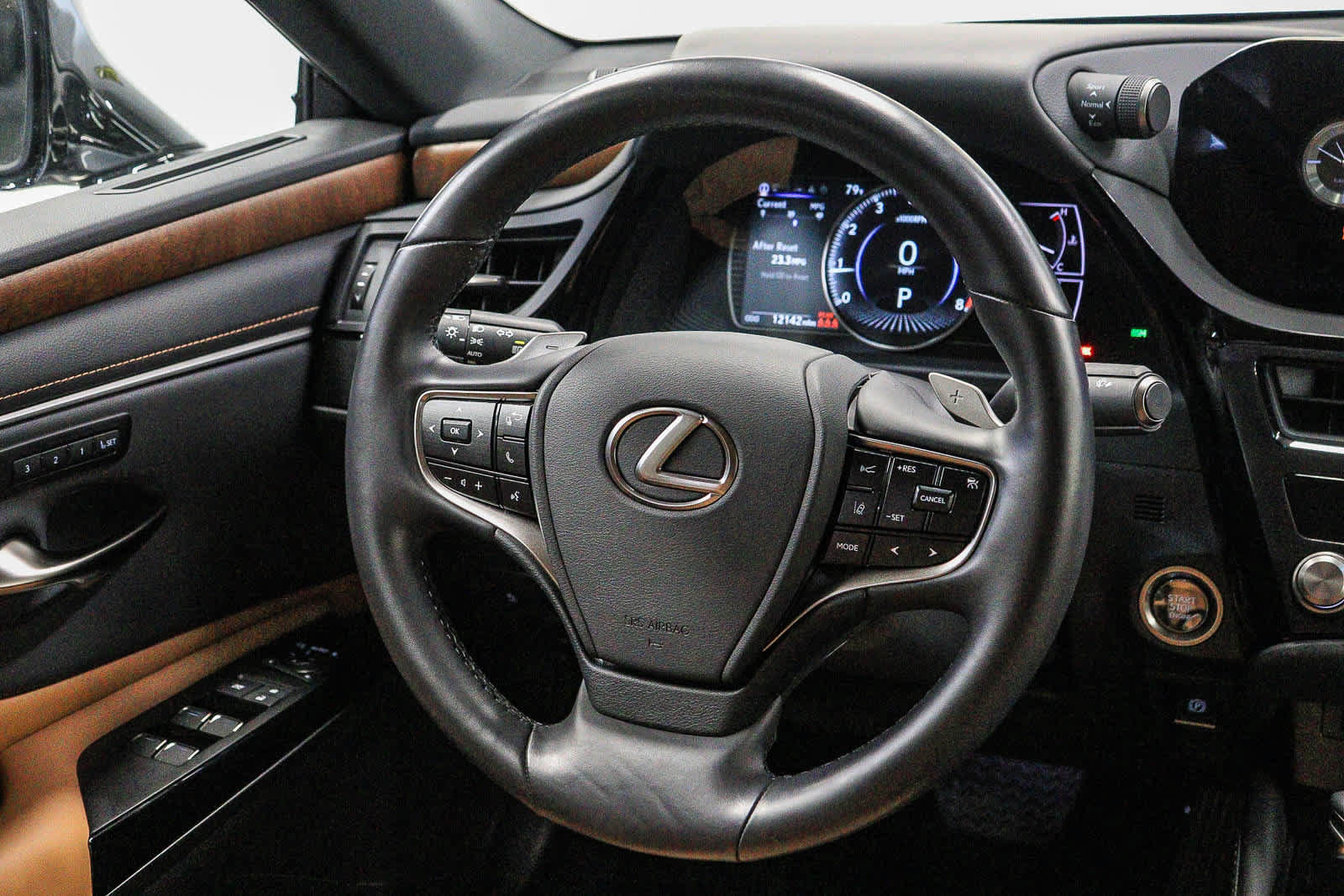 Used 2025 Lexus ES 350 w/ Premium Package FWD image 16