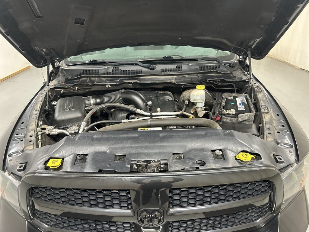 Used 2018 RAM 1500 Express w/ Black Ram 1500 Express Group AWD/4WD image 23